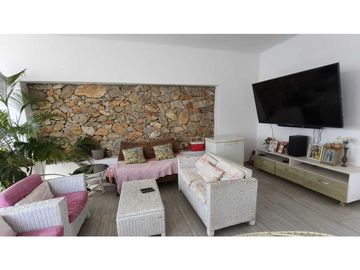 Amplia Casa en conjunto cerrado con vista al mar - 005