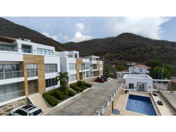 Amplia Casa en conjunto cerrado con vista al mar - 005