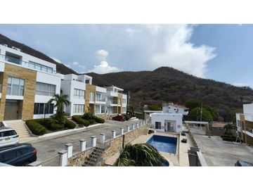 Amplia Casa en conjunto cerrado con vista al mar - 005