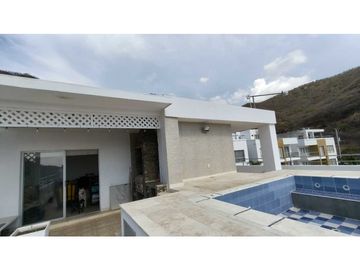 Amplia Casa en conjunto cerrado con vista al mar - 005