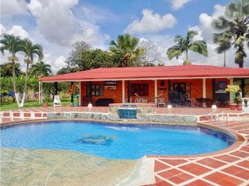 🌿​​​​​​​ CASA CAMPESTRE EN RENTA – SECTOR CONDINA