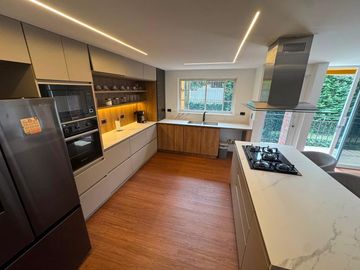 Casa en arriendo en Envigado sector el Escobero (amoblado)