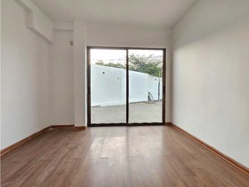 ALQUILO  CASA ESQUINERA REFORMADA EN CIUDAD DEL SOL