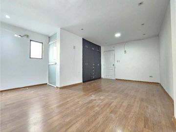 ALQUILO  CASA ESQUINERA REFORMADA EN CIUDAD DEL SOL