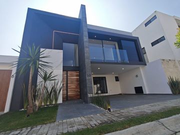 CCasa Nueva en Venta 5 Recámaras, 3 Plantas, Acabados de Lujo | Parque Guanajuato, Lomas de Angelópolisasa