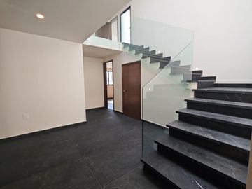CCasa Nueva en Venta 5 Recámaras, 3 Plantas, Acabados de Lujo | Parque Guanajuato, Lomas de Angelópolisasa