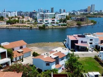 Casa en renta en Marina Real