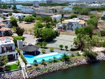 Casa en renta en Marina Real