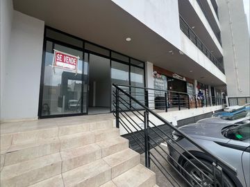Local en venta afuera del coto La Avellana, Santa Ana Tepetitlán