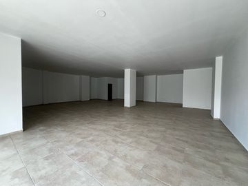 Local en venta afuera del coto La Avellana, Santa Ana Tepetitlán