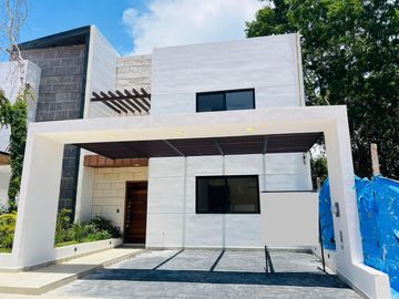 Casa en Venta con Alberca y Recámara en Planta Baja | Río Residencial, Cancún
