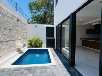 Casa en Venta con Alberca y Recámara en Planta Baja | Río Residencial, Cancún