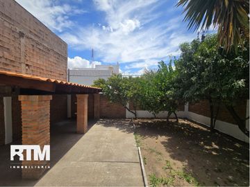 CASA RECIÉN REMODELADA EN VENTA EN LOMAS 4TA