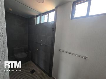 CASA RECIÉN REMODELADA EN VENTA EN LOMAS 4TA
