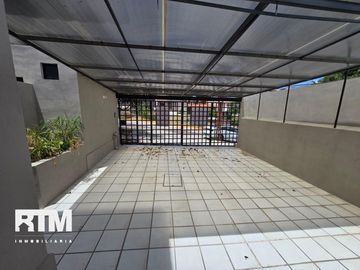 CASA RECIÉN REMODELADA EN VENTA EN LOMAS 4TA