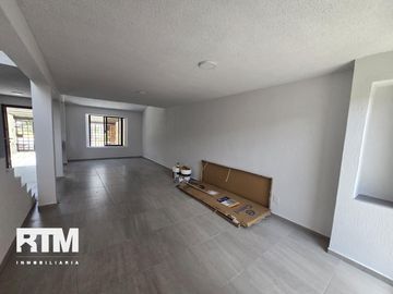 CASA RECIÉN REMODELADA EN VENTA EN LOMAS 4TA