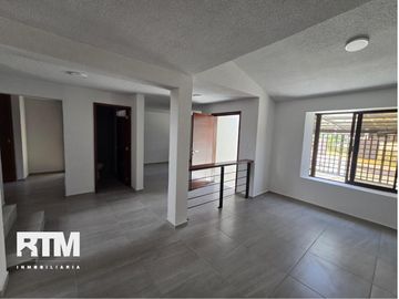 CASA RECIÉN REMODELADA EN VENTA EN LOMAS 4TA