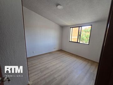 CASA RECIÉN REMODELADA EN VENTA EN LOMAS 4TA