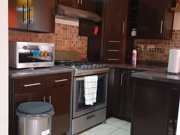 Casa amueblada en renta, Residencial Los Reales