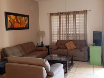 Casa amueblada en renta, Residencial Los Reales
