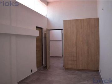 Casa en Renta en Álamos 3ra Sección | 4  Recámaras, Jardín y Cochera para 4 Autos