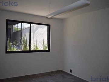 Casa en Renta en Álamos 3ra Sección | 4  Recámaras, Jardín y Cochera para 4 Autos