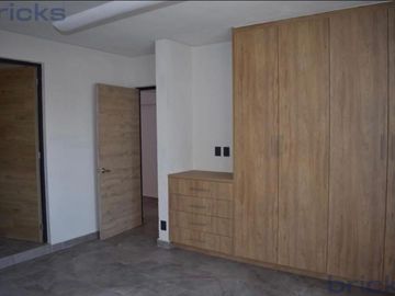 Casa en Renta en Álamos 3ra Sección | 4  Recámaras, Jardín y Cochera para 4 Autos