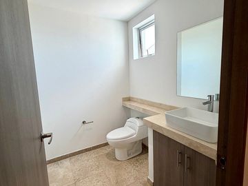 DEPARTAMENTO EN RENTA CON VISTA AL LAGO EN JURIQUILLA, QUERETARO
