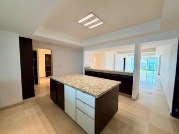 AMPLIO DEPARTAMENTO EN RENTA CON VISTA AL LAGO Y CUARTO DE SERVICIO, JURIQUILLA