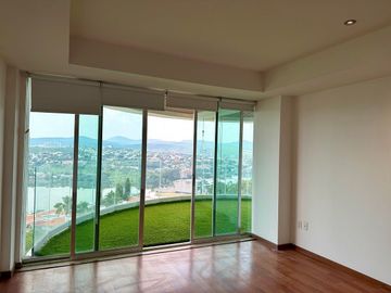 AMPLIO DEPARTAMENTO EN RENTA CON VISTA AL LAGO Y CUARTO DE SERVICIO, JURIQUILLA