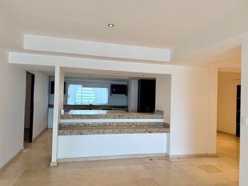 AMPLIO DEPARTAMENTO EN RENTA CON VISTA AL LAGO Y CUARTO DE SERVICIO, JURIQUILLA