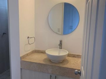 Departamento amueblado, 2 recamaras, sala para TV, en condo con alberca