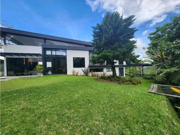 Casa para renta y/o venta en Llanogrande.