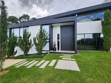 Casa para renta y/o venta en Llanogrande.