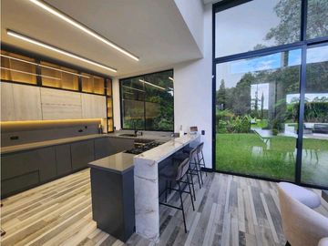 Casa para renta y/o venta en Llanogrande.