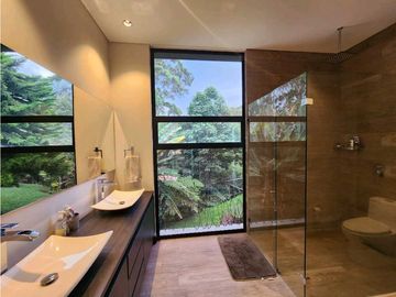Casa para renta y/o venta en Llanogrande.