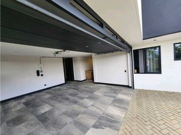 Casa para renta y/o venta en Llanogrande.