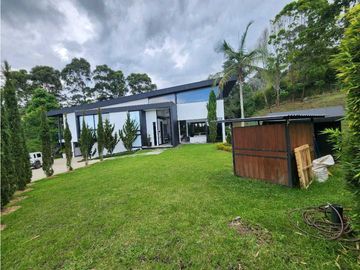 Casa para renta y/o venta en Llanogrande.