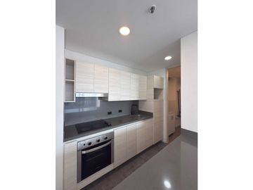 RENTA DE APARTAMENTO EN EL ALTO DE LAS PALMAS, UBICACIÓN ESTRATÉGICA.
