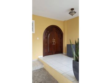 VENDO CASA EN EL BOSQUE, RESIDENCIAL DORAL REMODELADA