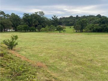 Venta de terreno comercial en El Espino - La Chorrera (DR)