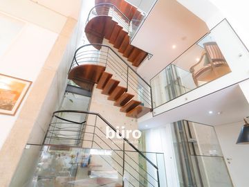 MODERNA CASA EN VENTA DE LUJO PASOS DASSO Y BOULEVARD ROOSEVELT EN SAN ISIDRO