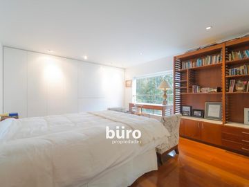 MODERNA CASA EN VENTA DE LUJO PASOS DASSO Y BOULEVARD ROOSEVELT EN SAN ISIDRO