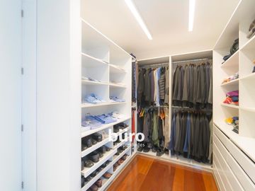 MODERNA CASA EN VENTA DE LUJO PASOS DASSO Y BOULEVARD ROOSEVELT EN SAN ISIDRO