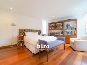 MODERNA CASA EN VENTA DE LUJO PASOS DASSO Y BOULEVARD ROOSEVELT EN SAN ISIDRO