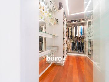 MODERNA CASA EN VENTA DE LUJO PASOS DASSO Y BOULEVARD ROOSEVELT EN SAN ISIDRO