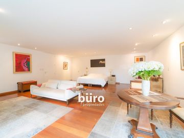 MODERNA CASA EN VENTA DE LUJO PASOS DASSO Y BOULEVARD ROOSEVELT EN SAN ISIDRO