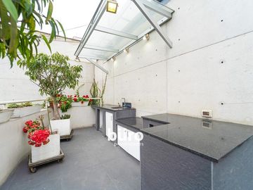 MODERNA CASA EN VENTA DE LUJO PASOS DASSO Y BOULEVARD ROOSEVELT EN SAN ISIDRO