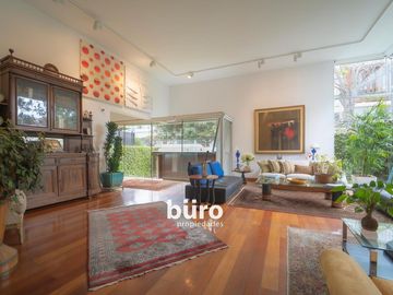 MODERNA CASA EN VENTA DE LUJO PASOS DASSO Y BOULEVARD ROOSEVELT EN SAN ISIDRO