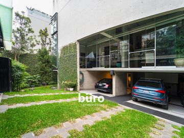 MODERNA CASA EN VENTA DE LUJO PASOS DASSO Y BOULEVARD ROOSEVELT EN SAN ISIDRO